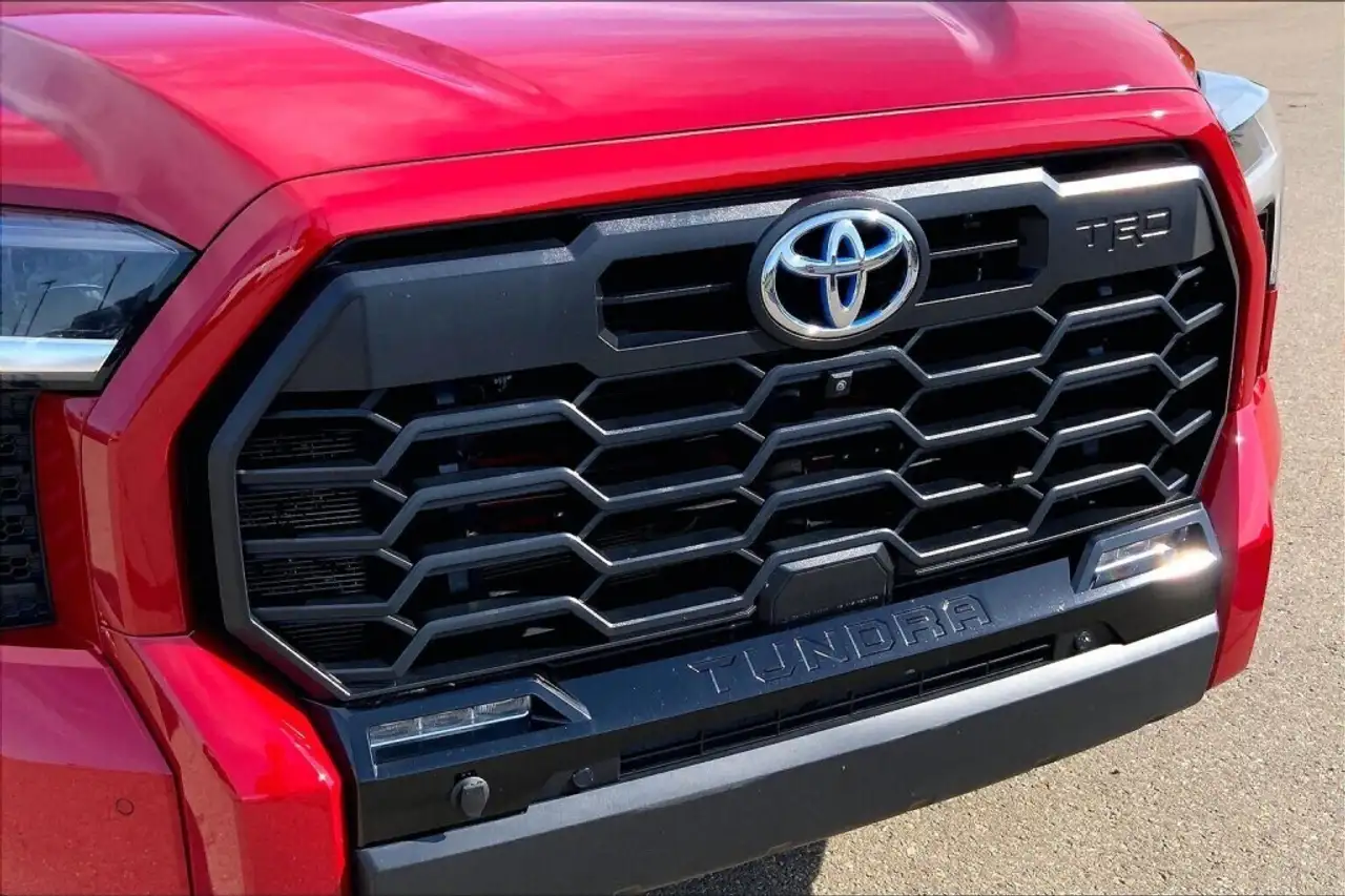 Toyota Tundra снимка Toyota Tundra