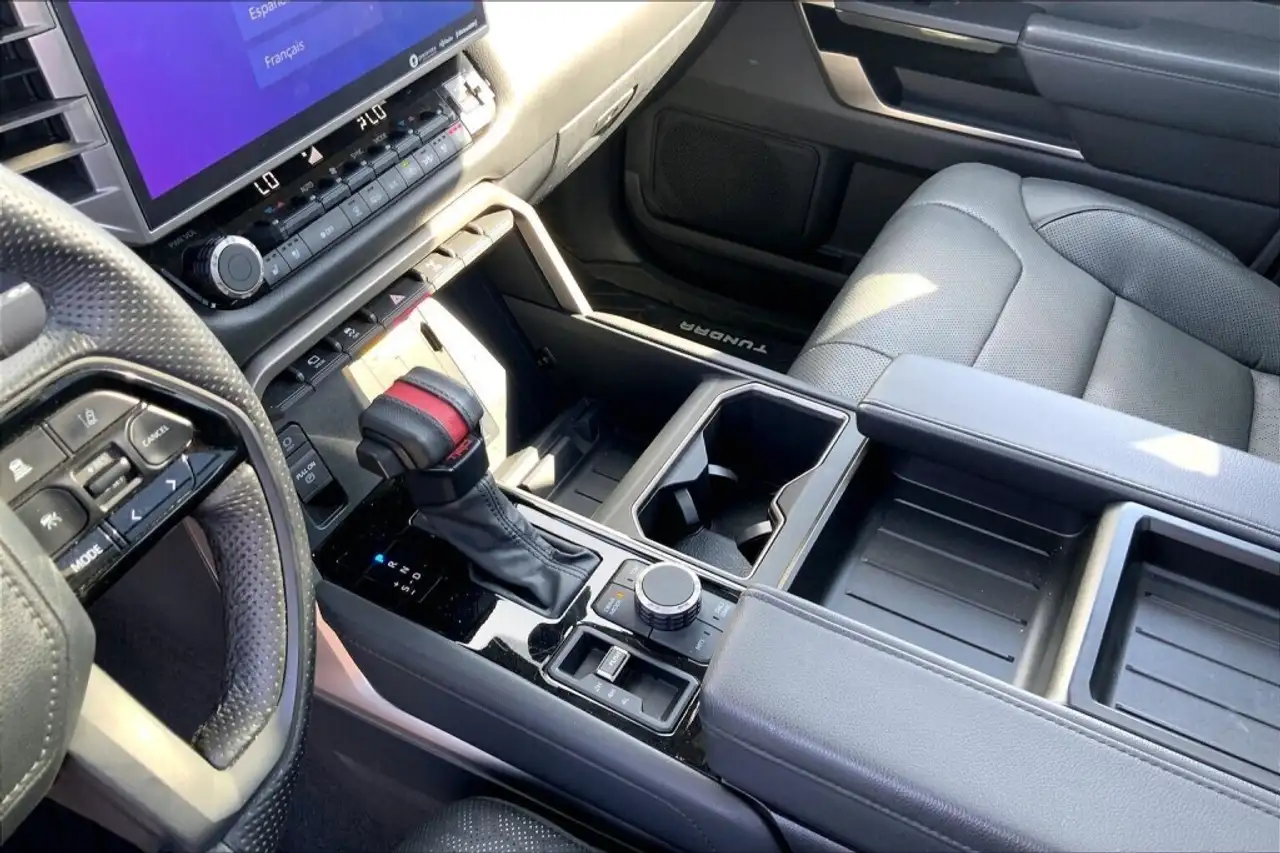 Toyota Tundra снимка Toyota Tundra