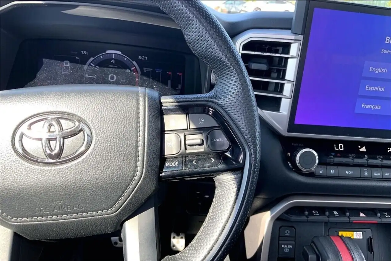 Toyota Tundra снимка Toyota Tundra