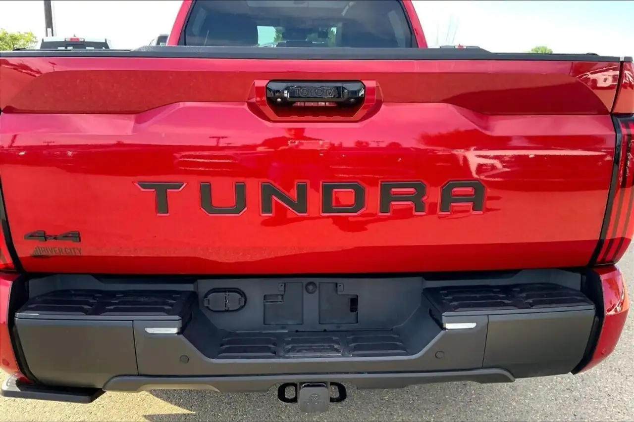 Toyota Tundra снимка Toyota Tundra