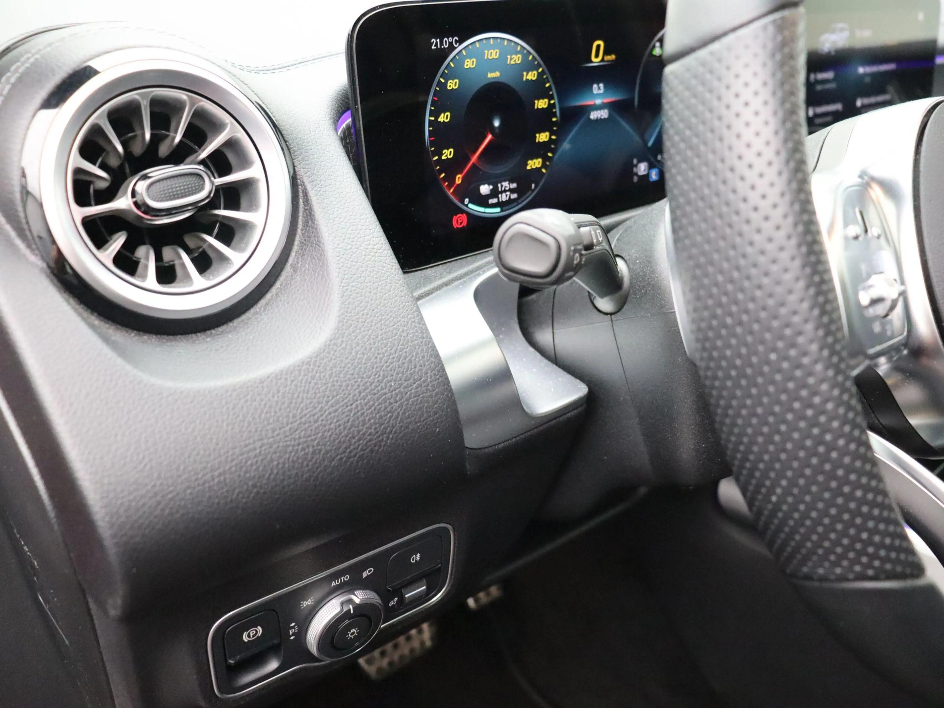 Mercedes-Benz EQB 350 4MATIC AMG Line + LEDER + PANO + BURMESTER + HEAD — photo 9