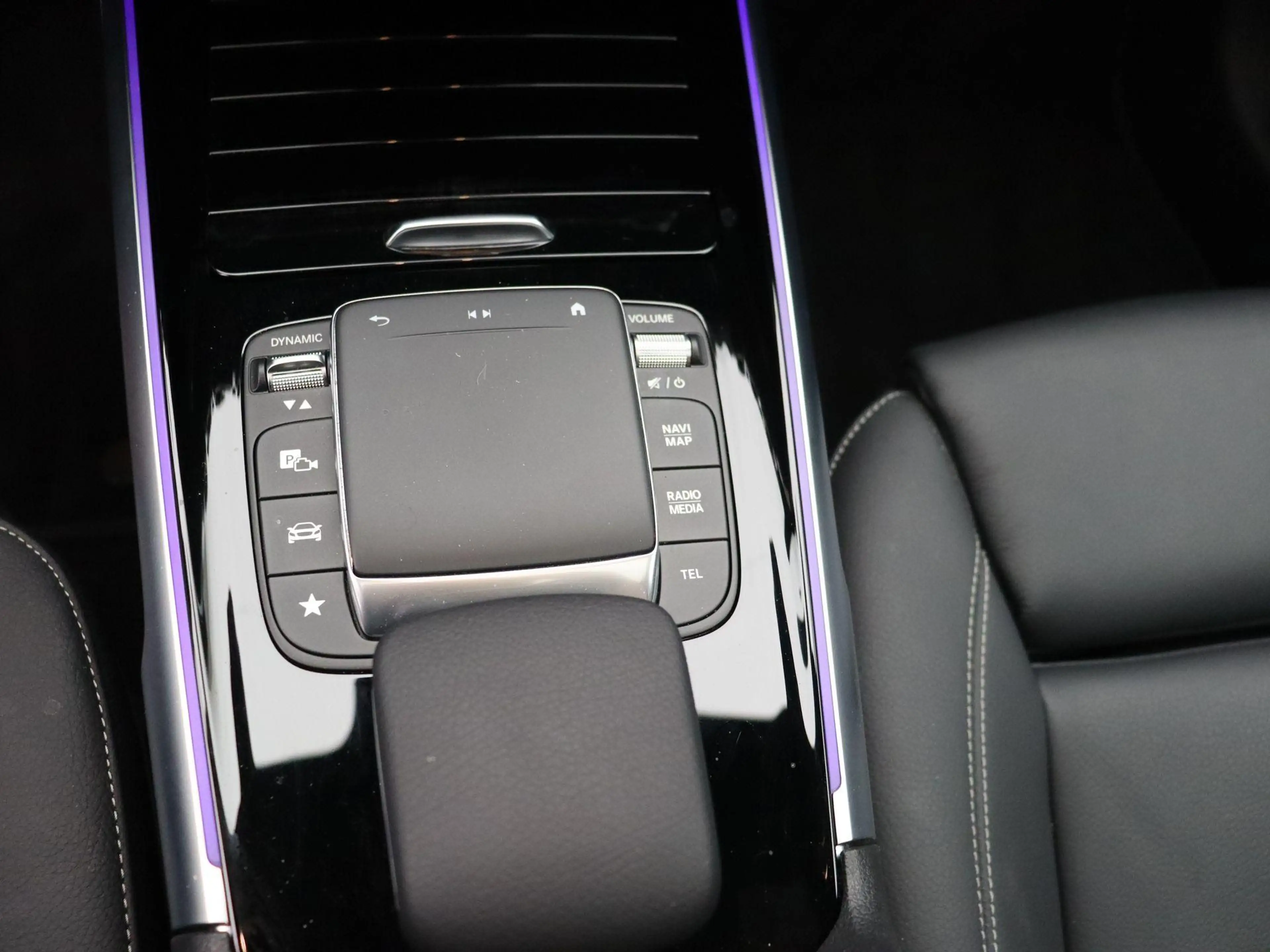Mercedes-Benz EQB 350 4MATIC AMG Line + LEDER + PANO + BURMESTER + HEAD — photo 14