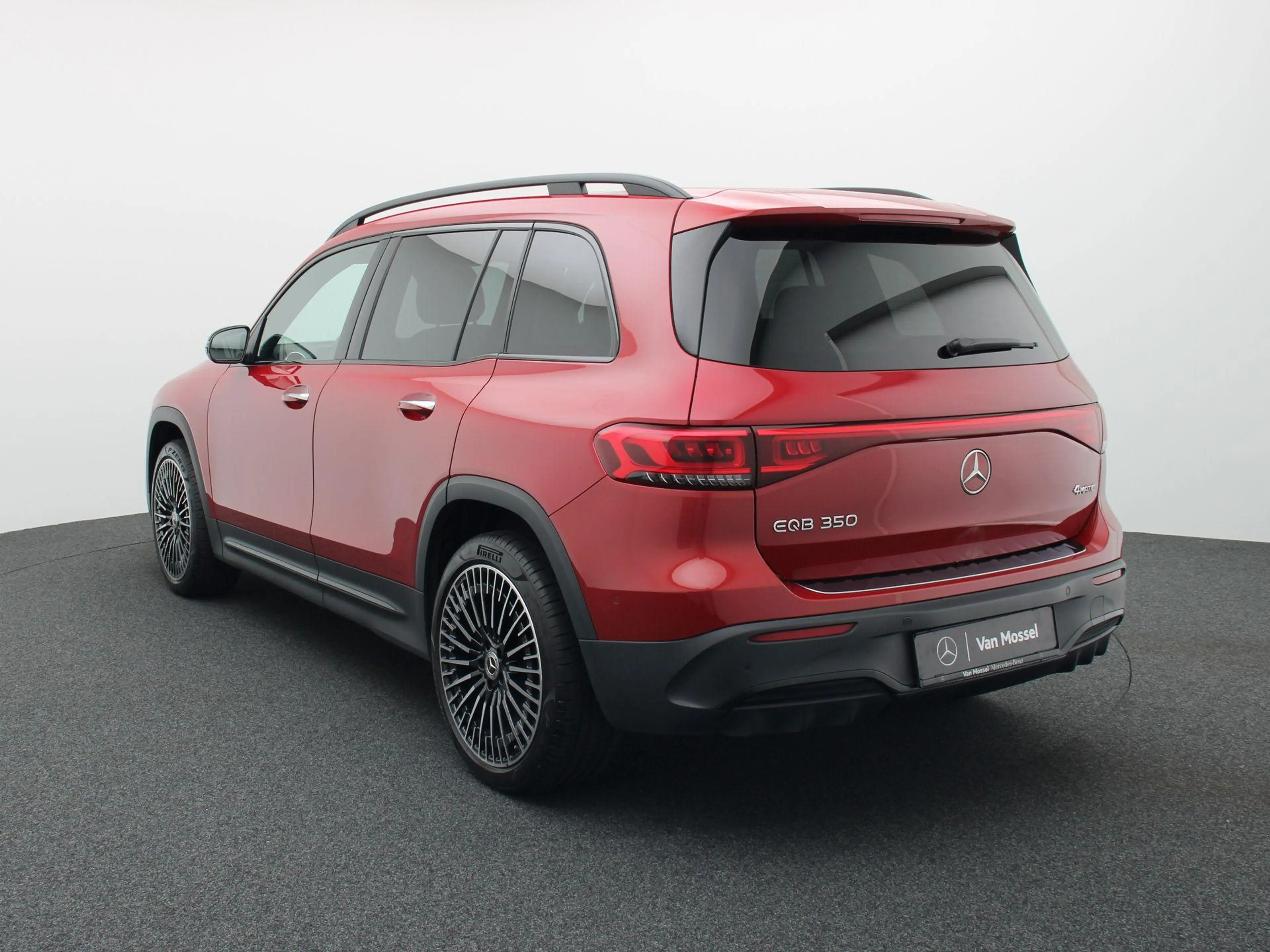 Mercedes-Benz EQB 350 4MATIC AMG Line + LEDER + PANO + BURMESTER + HEAD — photo 2