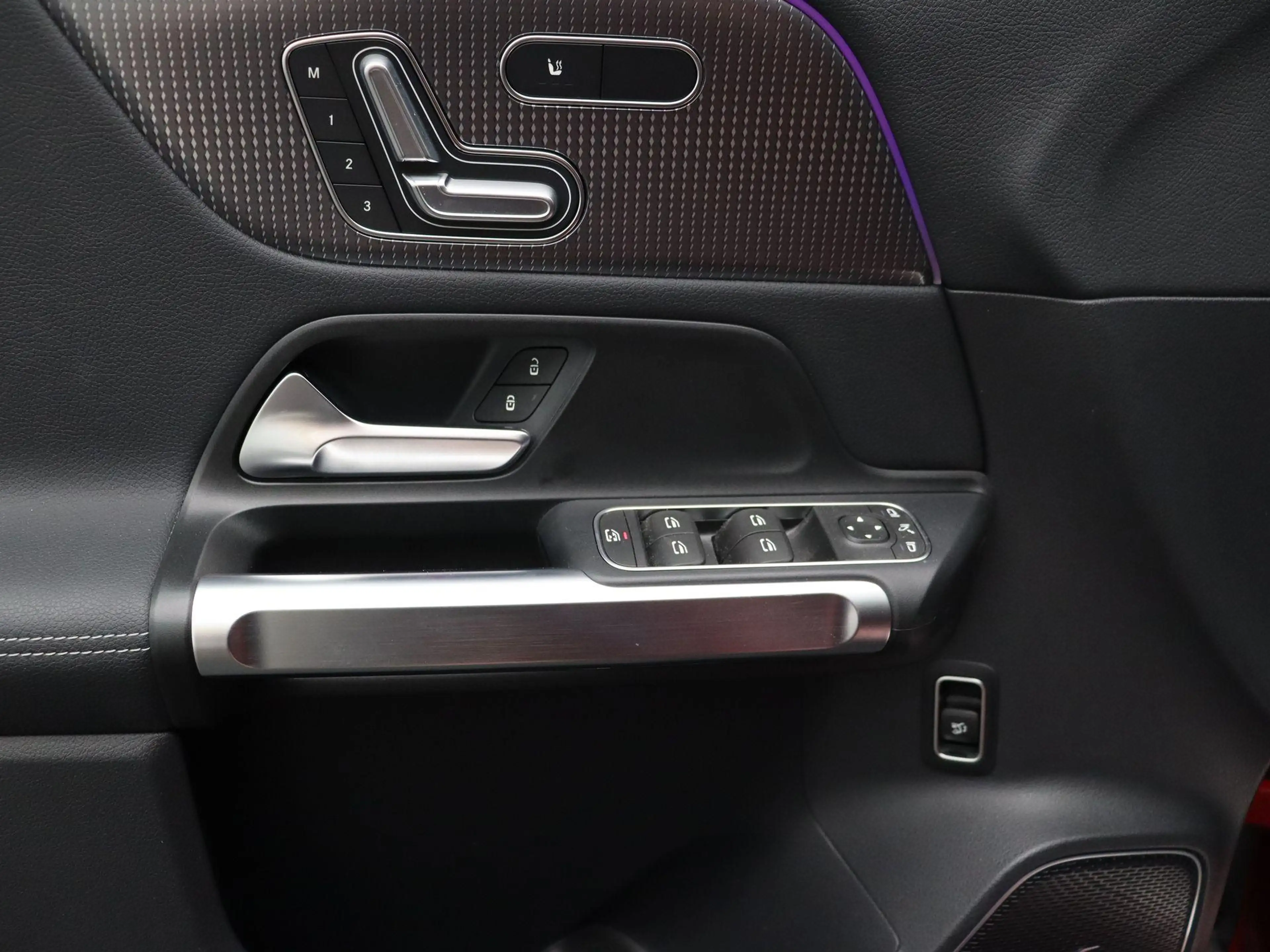 Mercedes-Benz EQB 350 4MATIC AMG Line + LEDER + PANO + BURMESTER + HEAD — photo 8