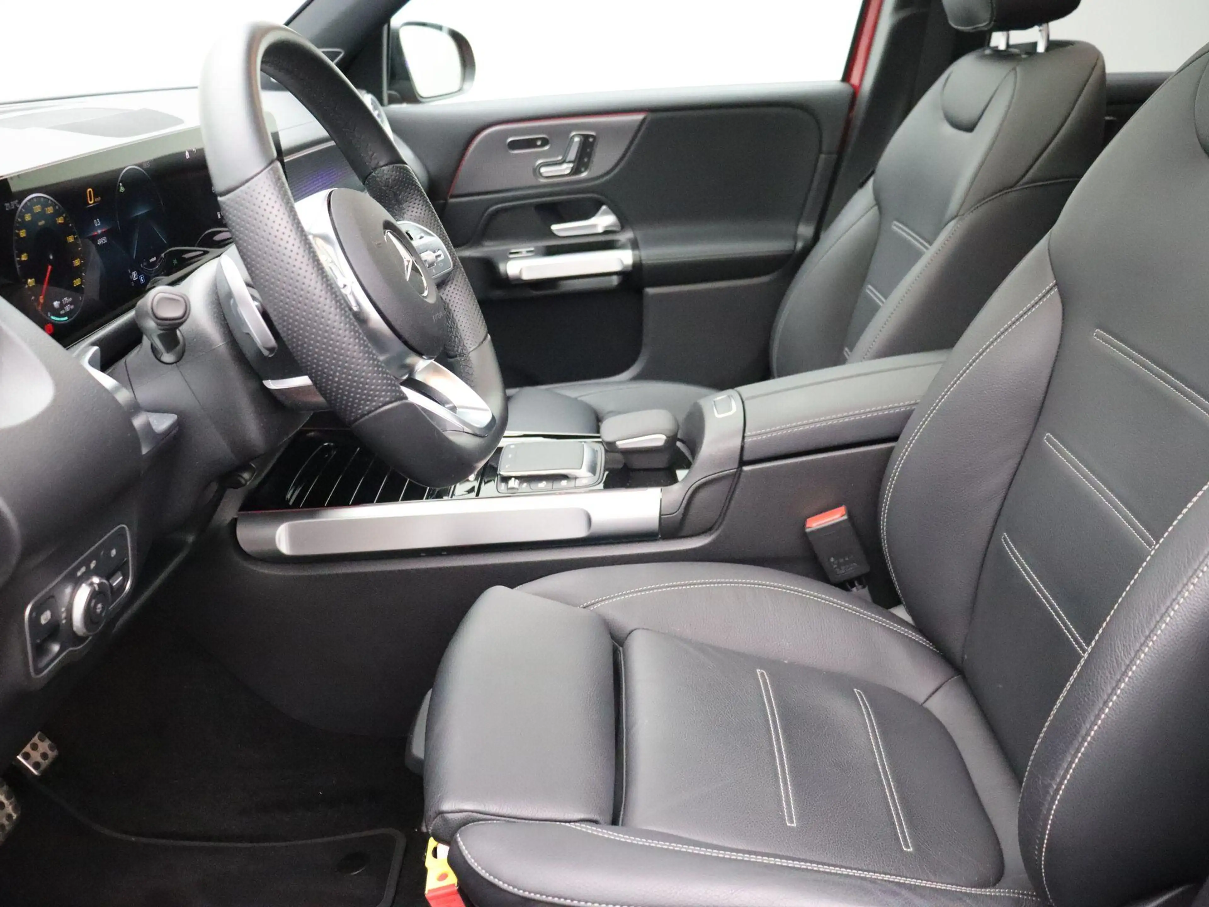 Mercedes-Benz EQB 350 4MATIC AMG Line + LEDER + PANO + BURMESTER + HEAD — photo 11