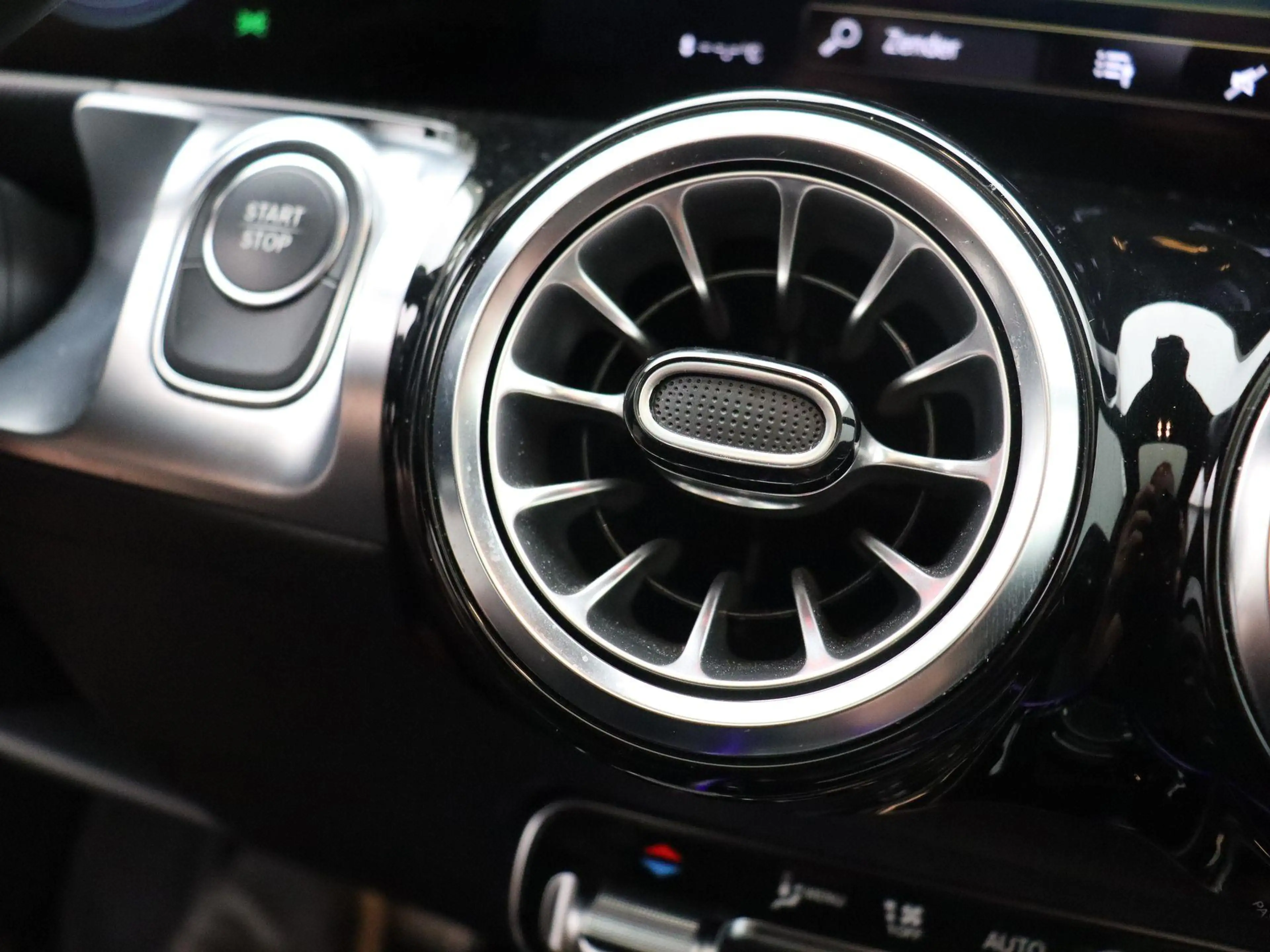 Mercedes-Benz EQB 350 4MATIC AMG Line + LEDER + PANO + BURMESTER + HEAD — photo 15