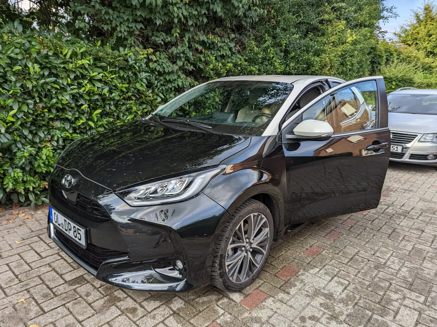 Toyota Yaris 1.5 VVT-iE Elegant Schwarz - 1