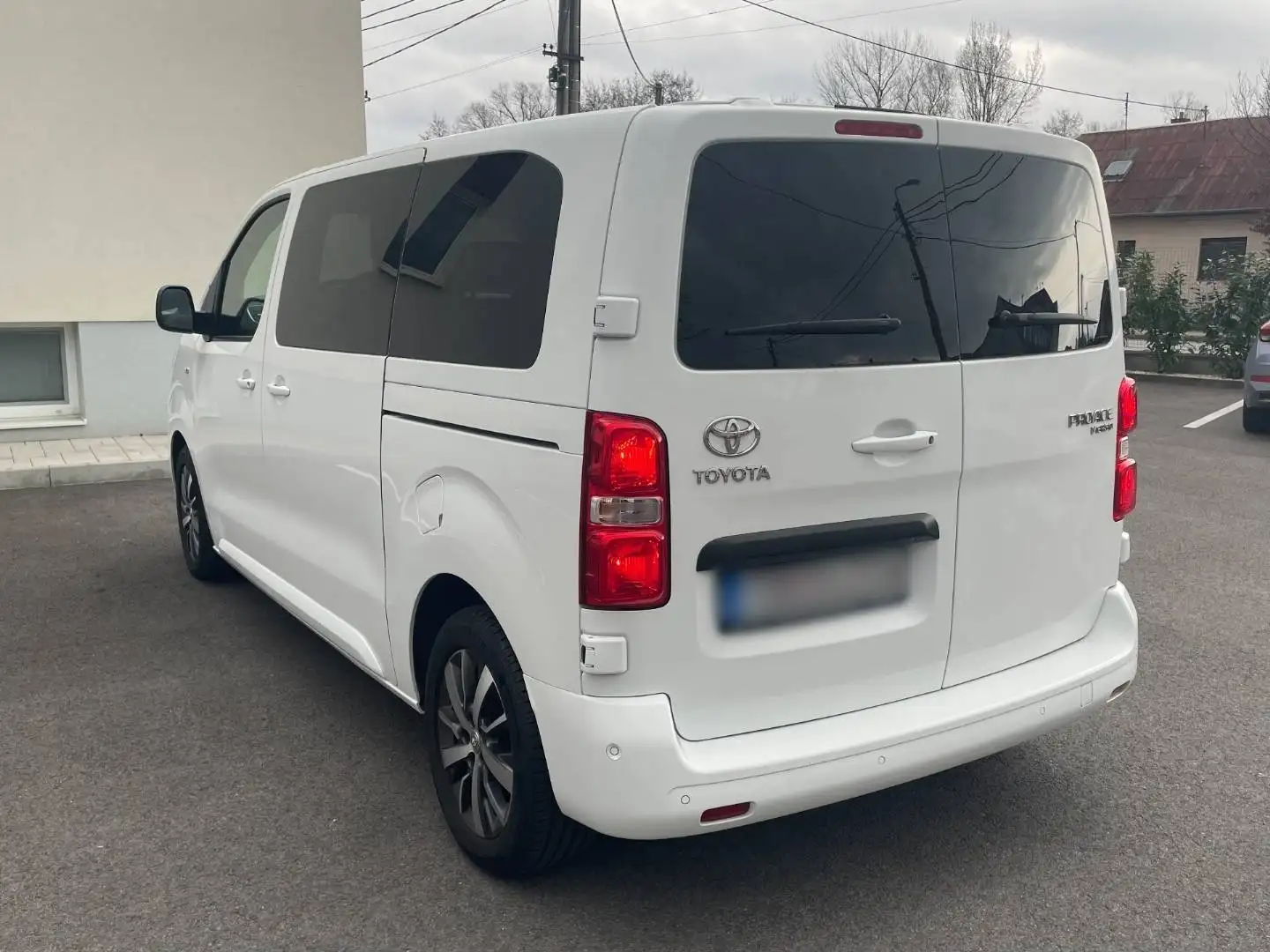 Toyota Proace 2.0-l-D-4D L2 (8-Si.) Autm. Verso Family Weiß - 2