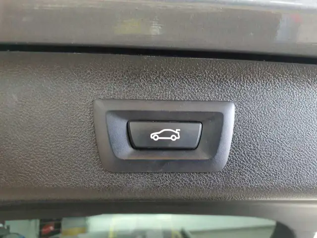 BMW 5 Series view 11