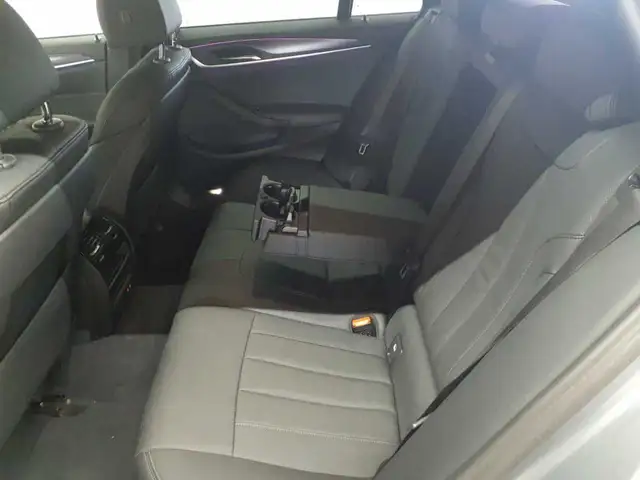 BMW 5 Series view 5
