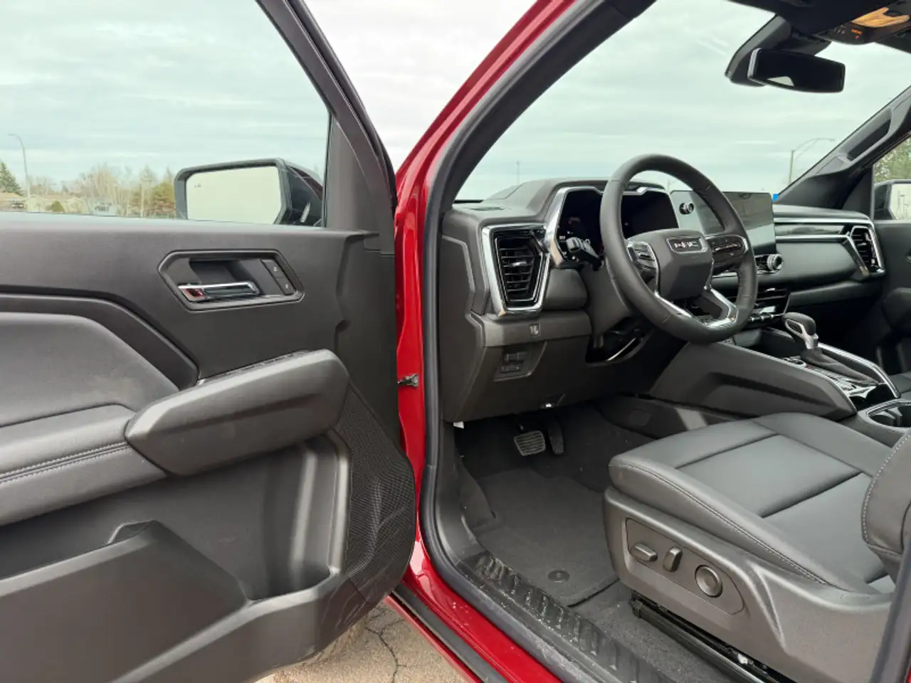 GMC Canyon снимка GMC Canyon