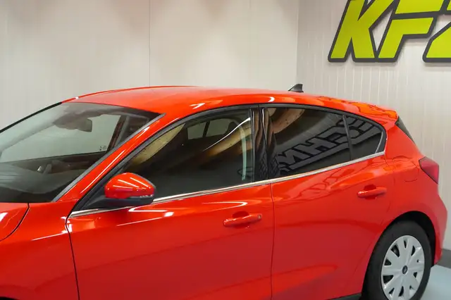 Ford Focus view 12