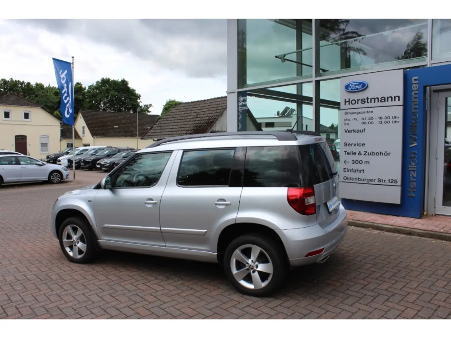 Skoda Yeti DRIVE 4X4 TDI AUTOMATIK, XENON, BEH. WSS, NAVI, AU Stříbrná - 2