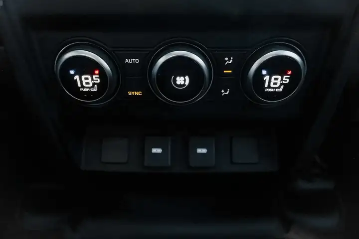 Land Rover Defender 110 5.0 V8 AWD Auto V8 2023, foto 26
