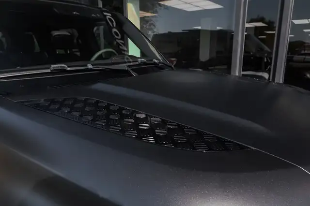 Land Rover Defender view 5