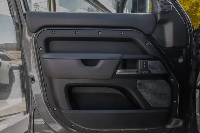 Land Rover Defender view 14
