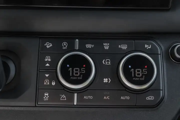 Land Rover Defender 110 5.0 V8 AWD Auto V8 2023, foto 25
