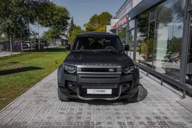 Land Rover Defender view 3