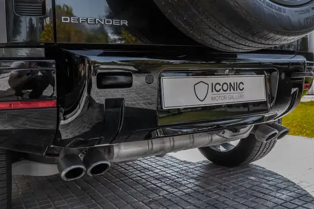 Land Rover Defender view 12