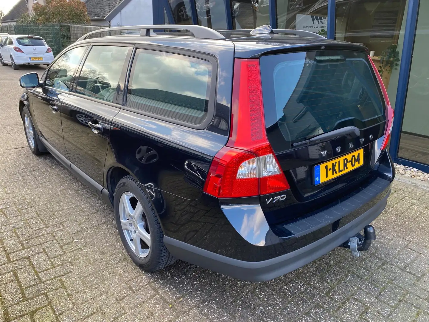 Volvo V70 2.0 Momentum Dealer onderhouden Zwart - 2
