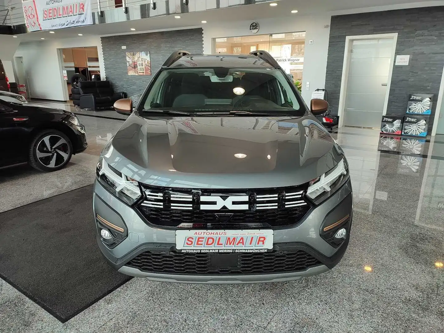 Dacia Jogger TCe 110 Extreme+ 7-Sitzer NAVI/SHZ/KAMERA Grau - 2