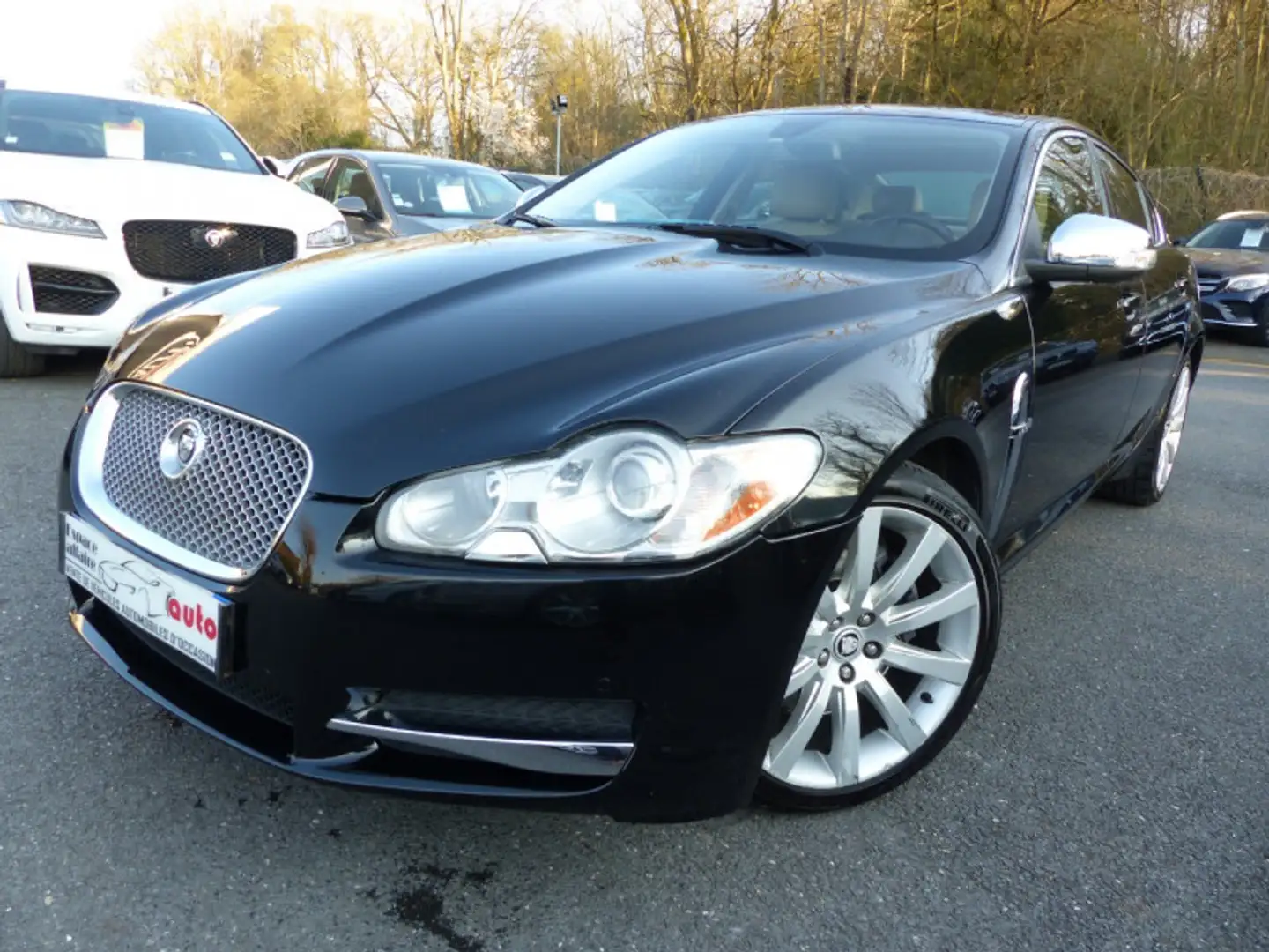 Jaguar XF 2.7D BI-TURBO LUXE Zwart - 1
