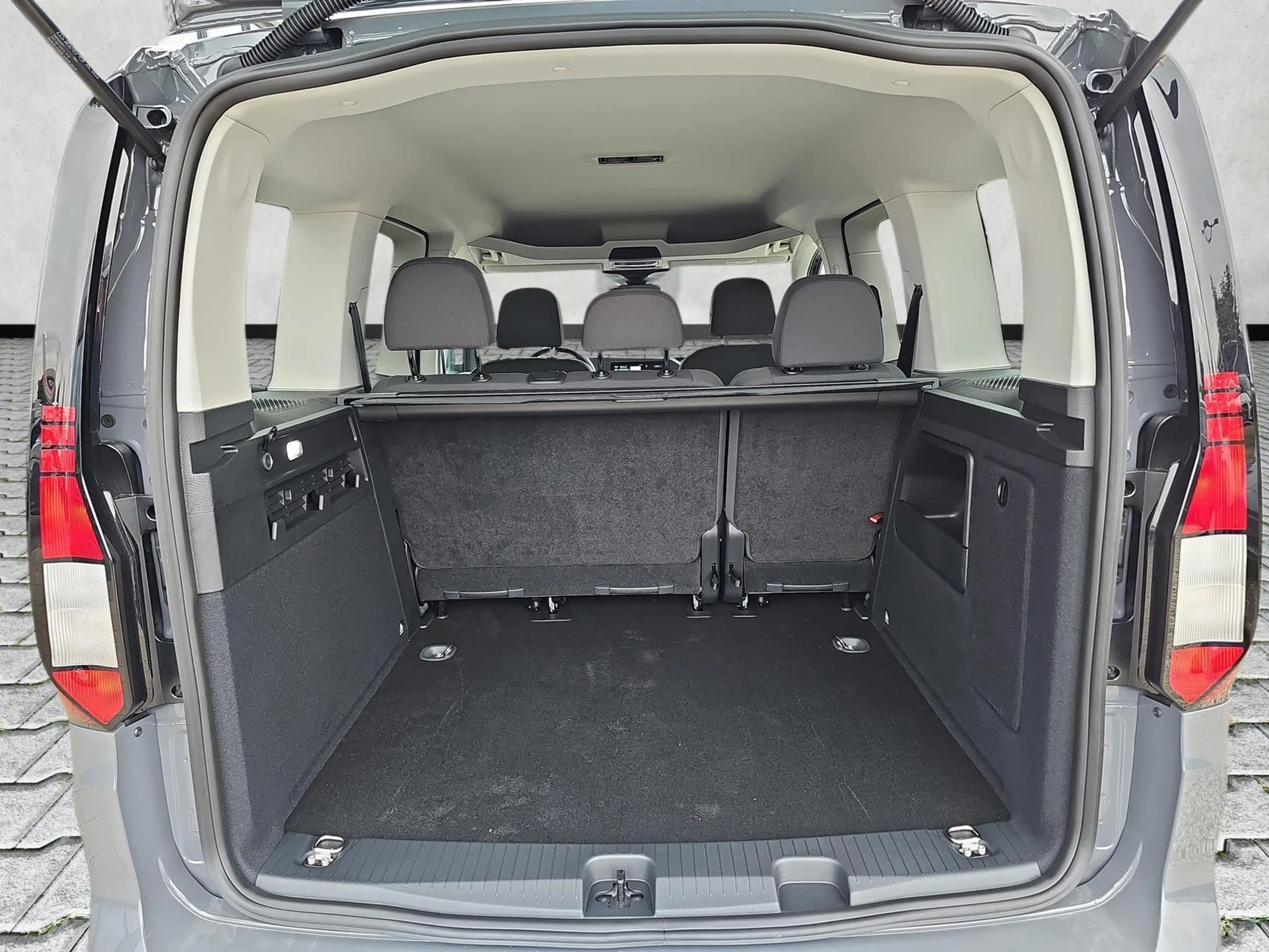 Volkswagen Caddy Basis 1.5 TSI DSG / ACC Winterpaket PDCh. 85 kW... — photo 14
