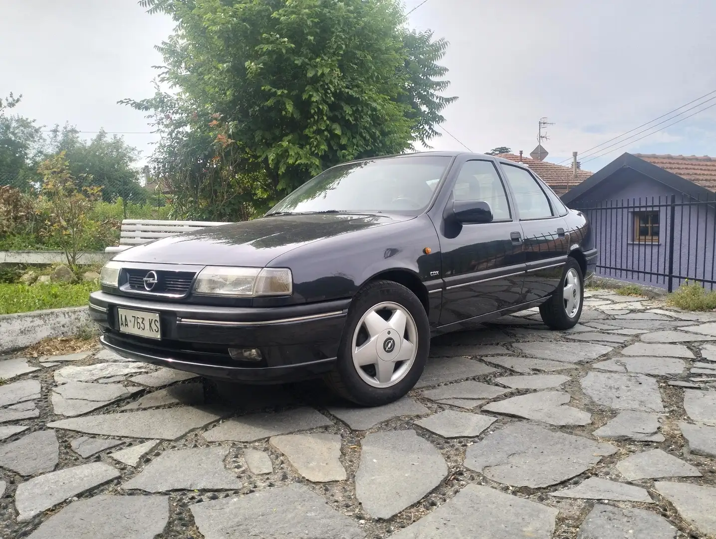 Opel Vectra 4p 2.0i CDX cat. - 1