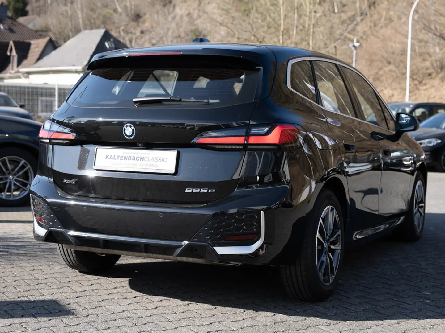 BMW 225 e Active Tourer xDrive M-Sport AHK LED ACC Czarny - 2