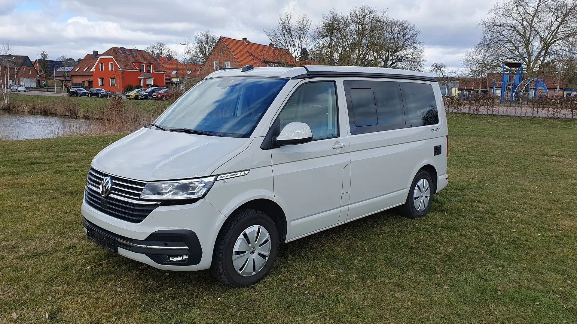 Volkswagen T6.1 California Ocean Jahreswagen 1. Hand Grau - 1