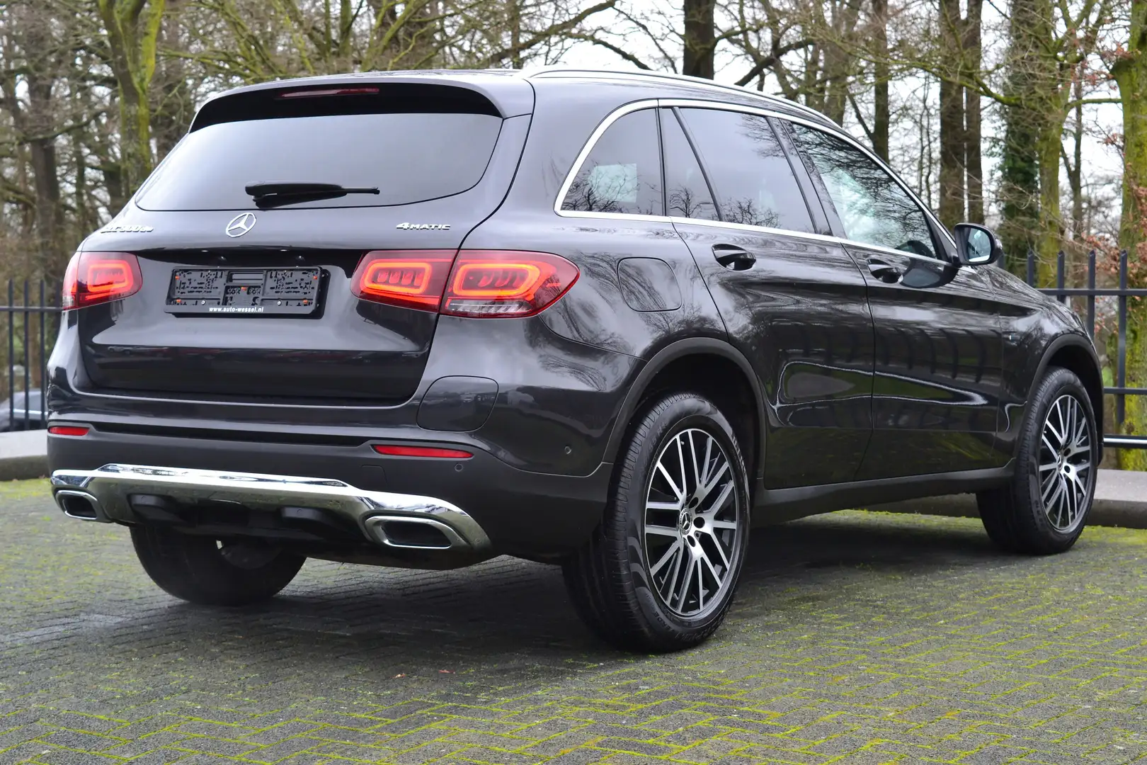 Mercedes-Benz GLC 300 300de 4MATIC Business Solution Grijs - 2