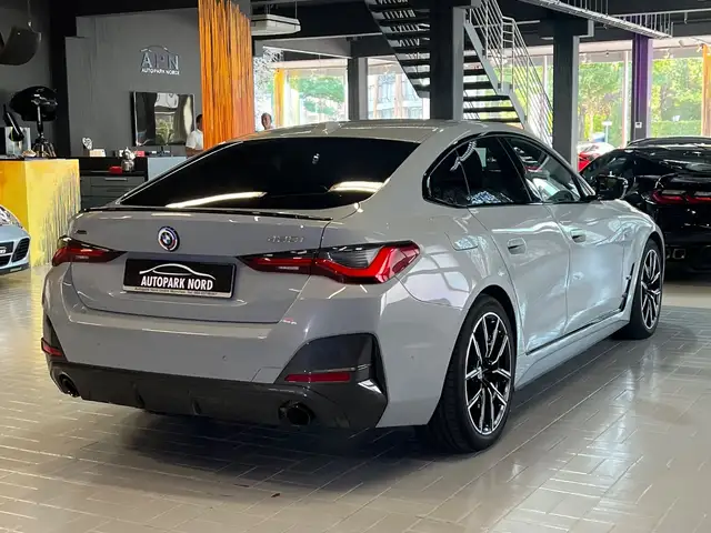 BMW 4 Series view 10