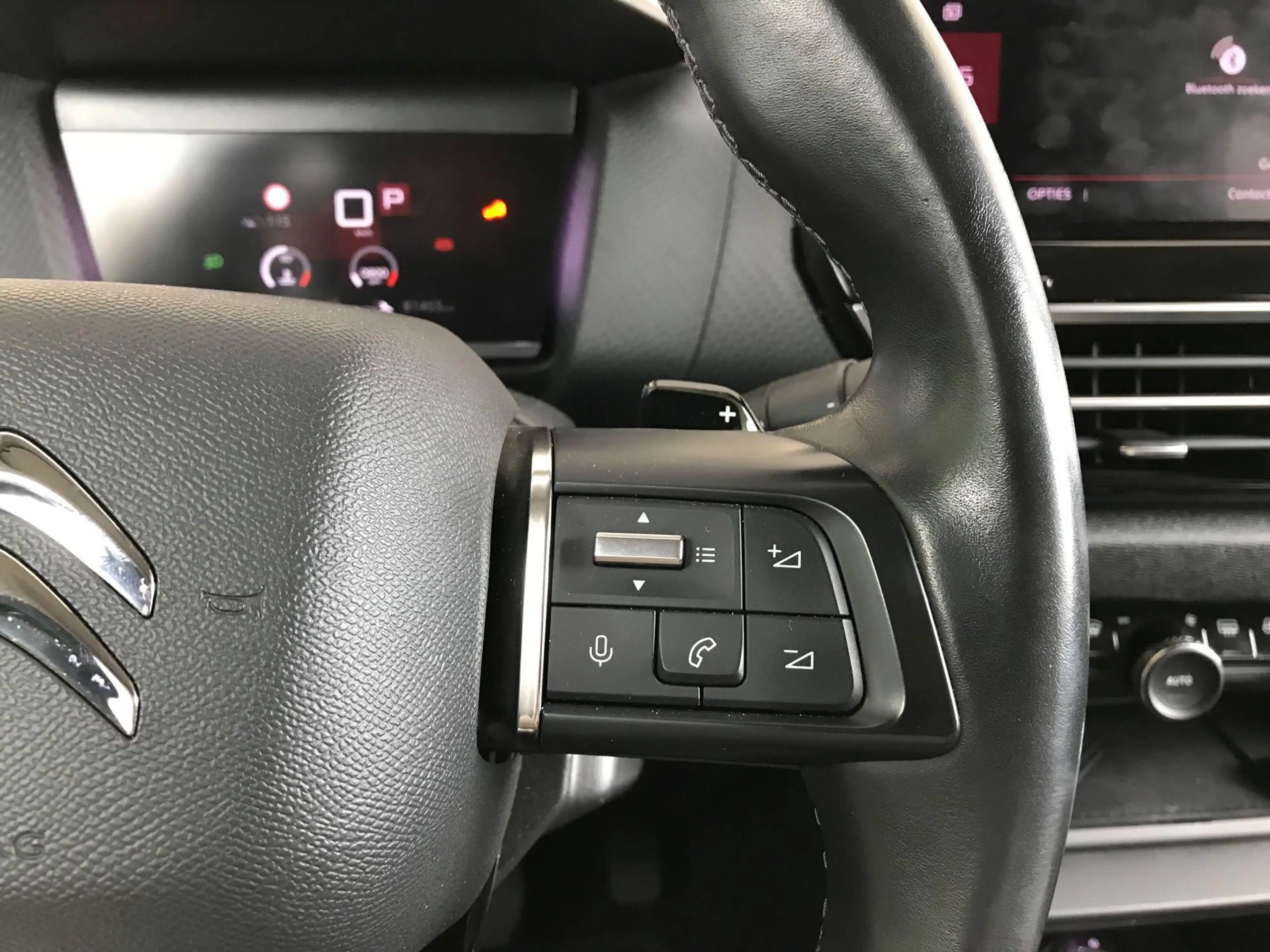 Citroen C4 1.2 Puretech Shine — photo 14