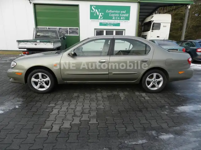 Nissan Maxima 3,0 Elegance
