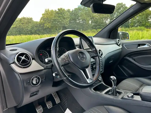 Mercedes-Benz B-Class view 12