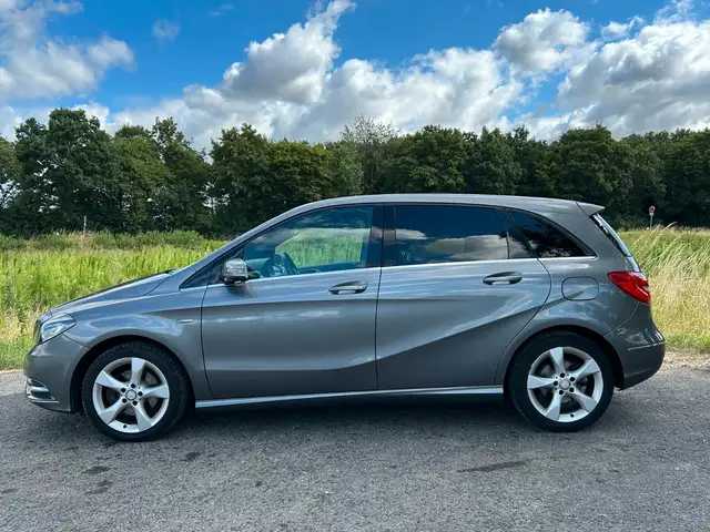 Mercedes-Benz B-Class view 2