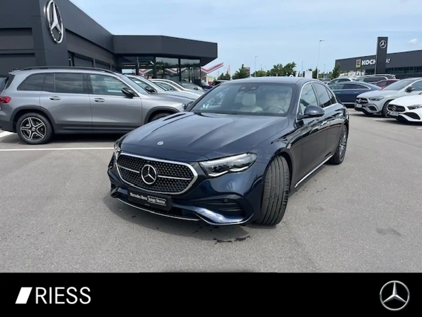 Mercedes-Benz E 220 d AMG Sport Superscreen Pano STH Burme AHK Bleu - 1