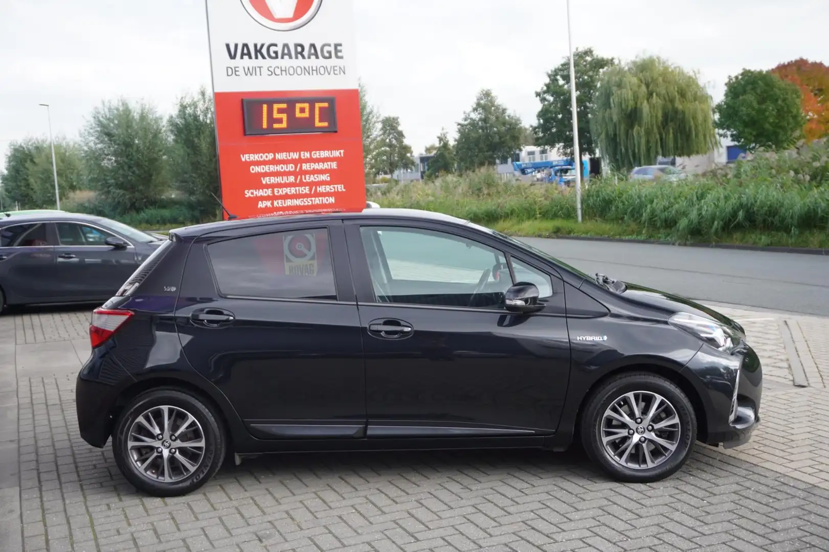 Toyota Yaris 1.5 Hybrid Active / Stoelverwarming / Parkeercamer Negro - 2