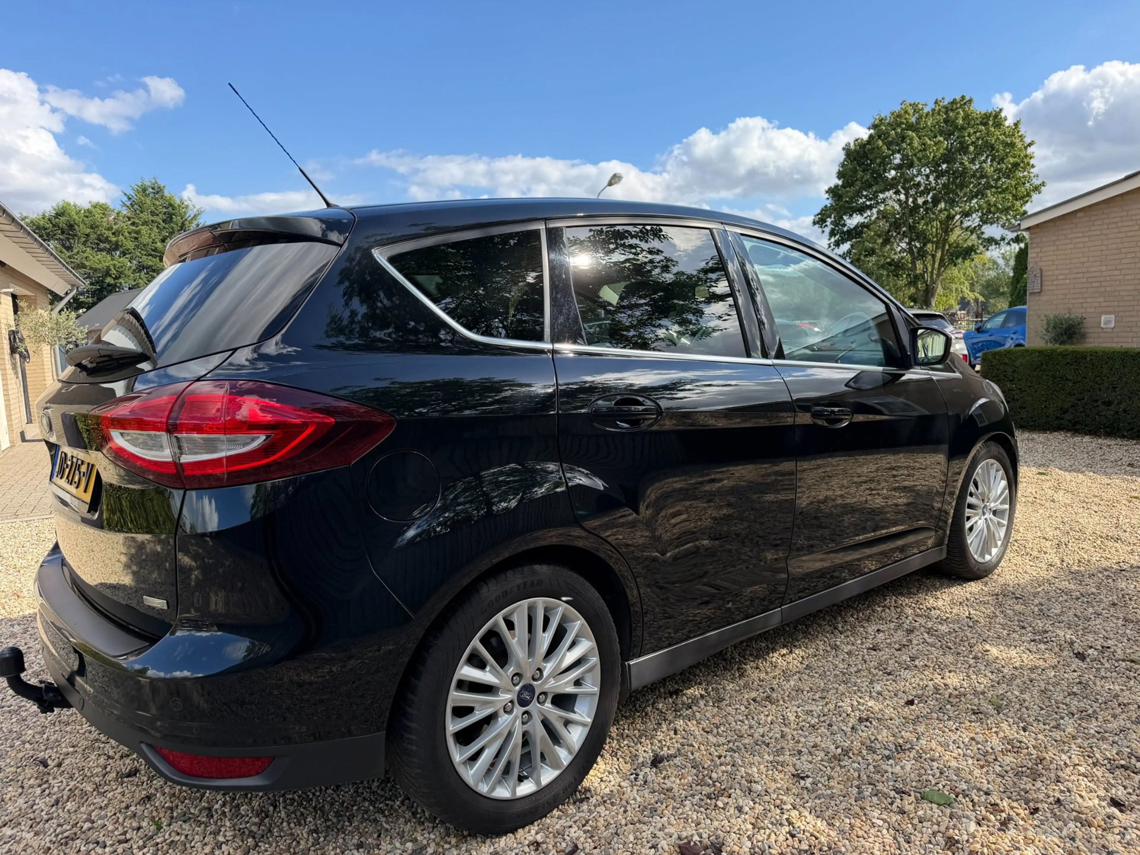 Ford C-Max 1.0 Titanium Panorama dak & Navigatie & Trekhaak — photo 2