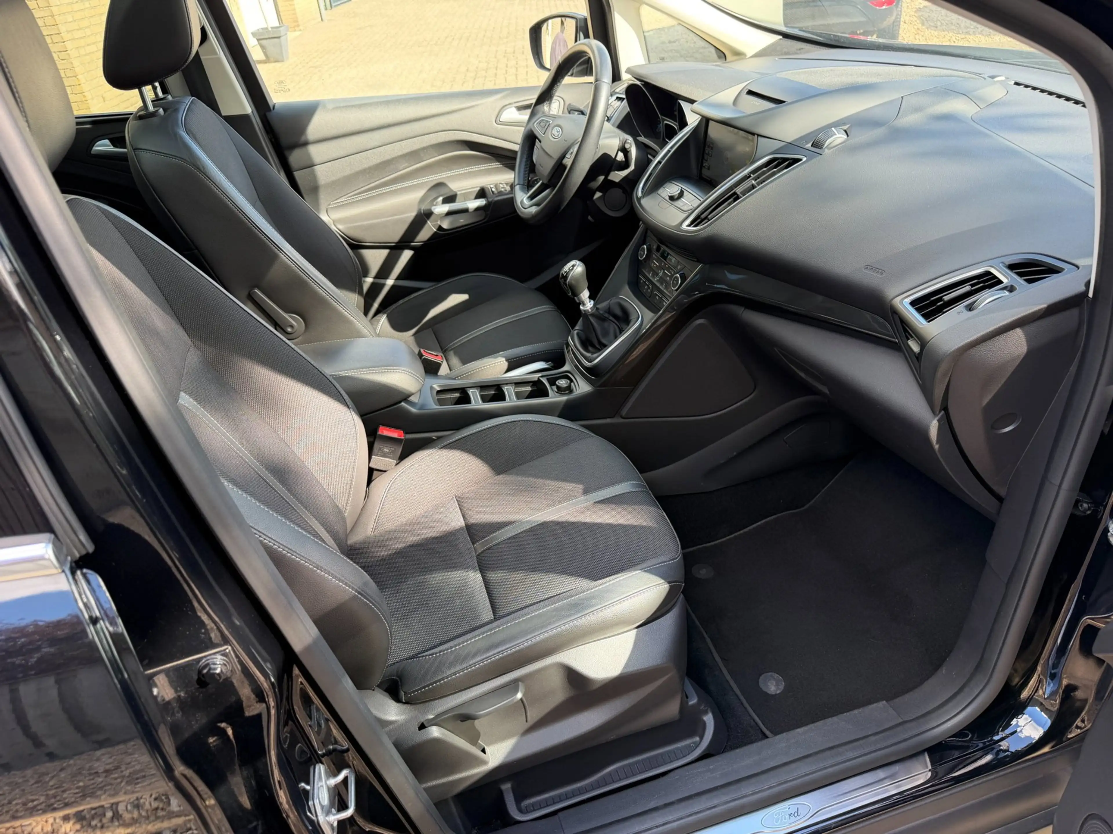 Ford C-Max 1.0 Titanium Panorama dak & Navigatie & Trekhaak — photo 35