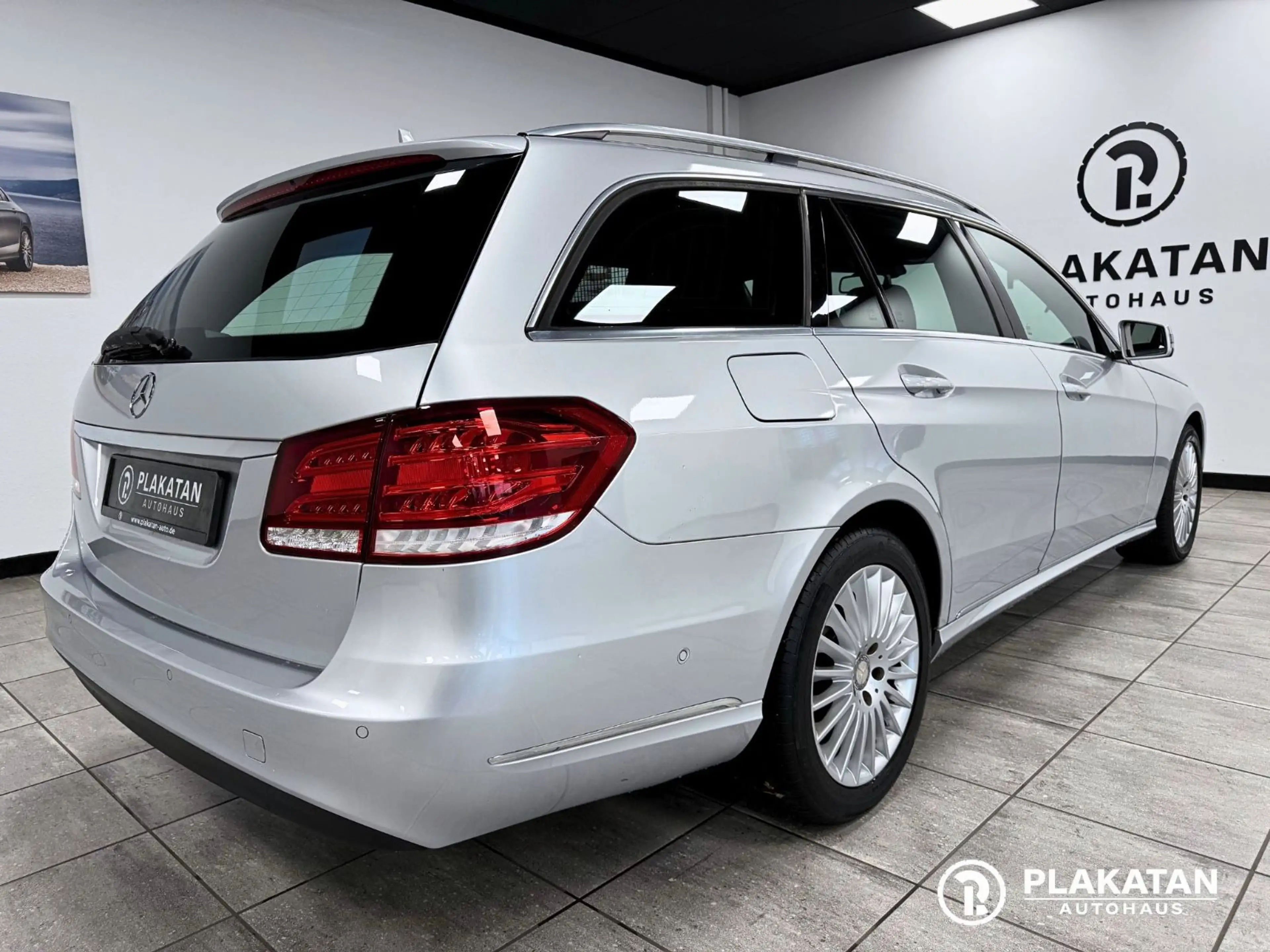 Mercedes-Benz E 220 CDI Distronic LED Navi AHK MB-Service — photo 5