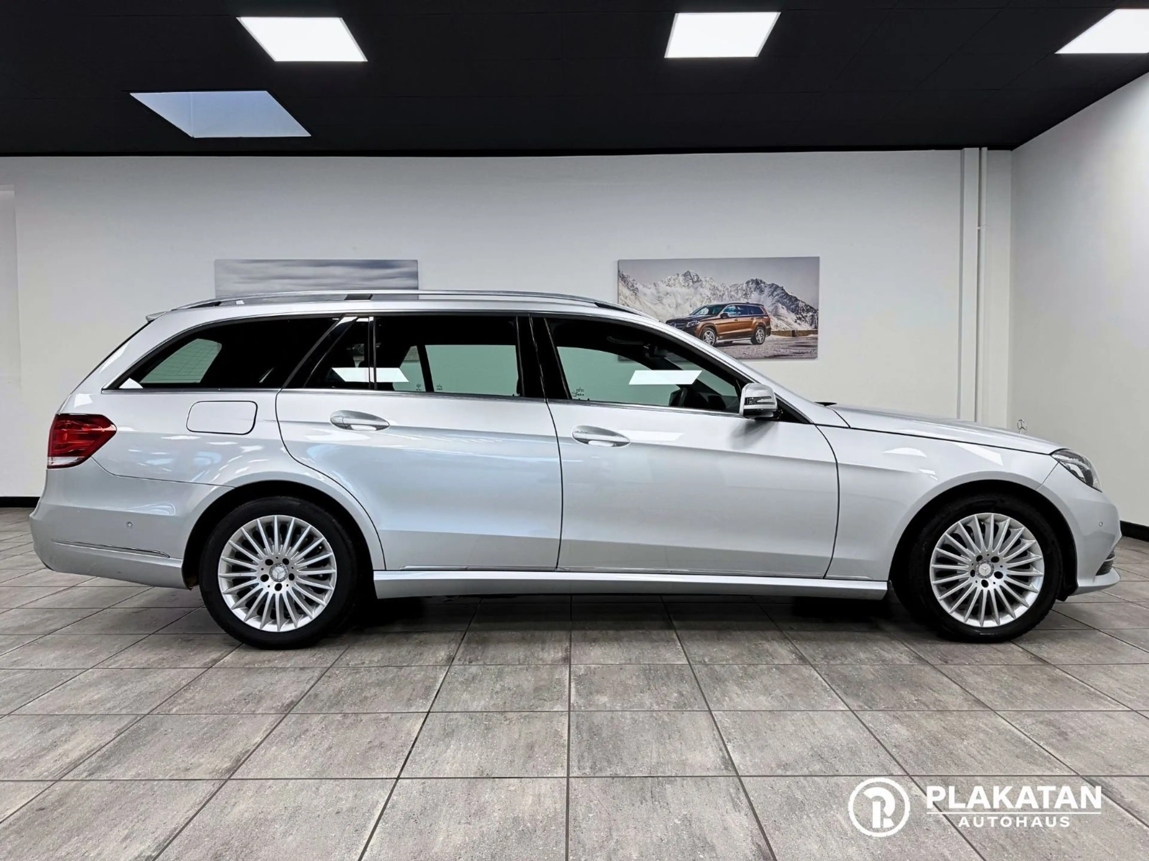 Mercedes-Benz E 220 CDI Distronic LED Navi AHK MB-Service — photo 4