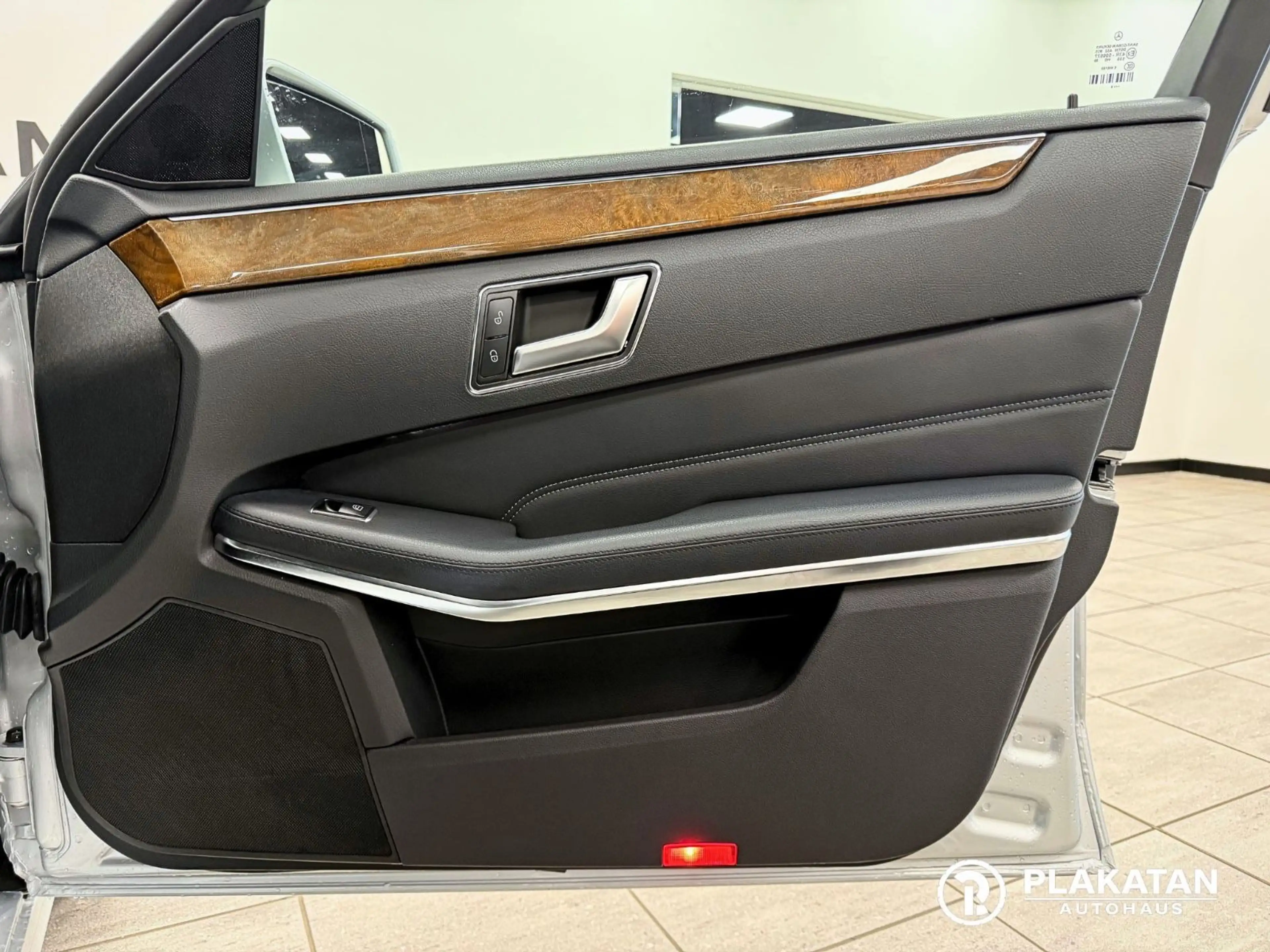 Mercedes-Benz E 220 CDI Distronic LED Navi AHK MB-Service — photo 15