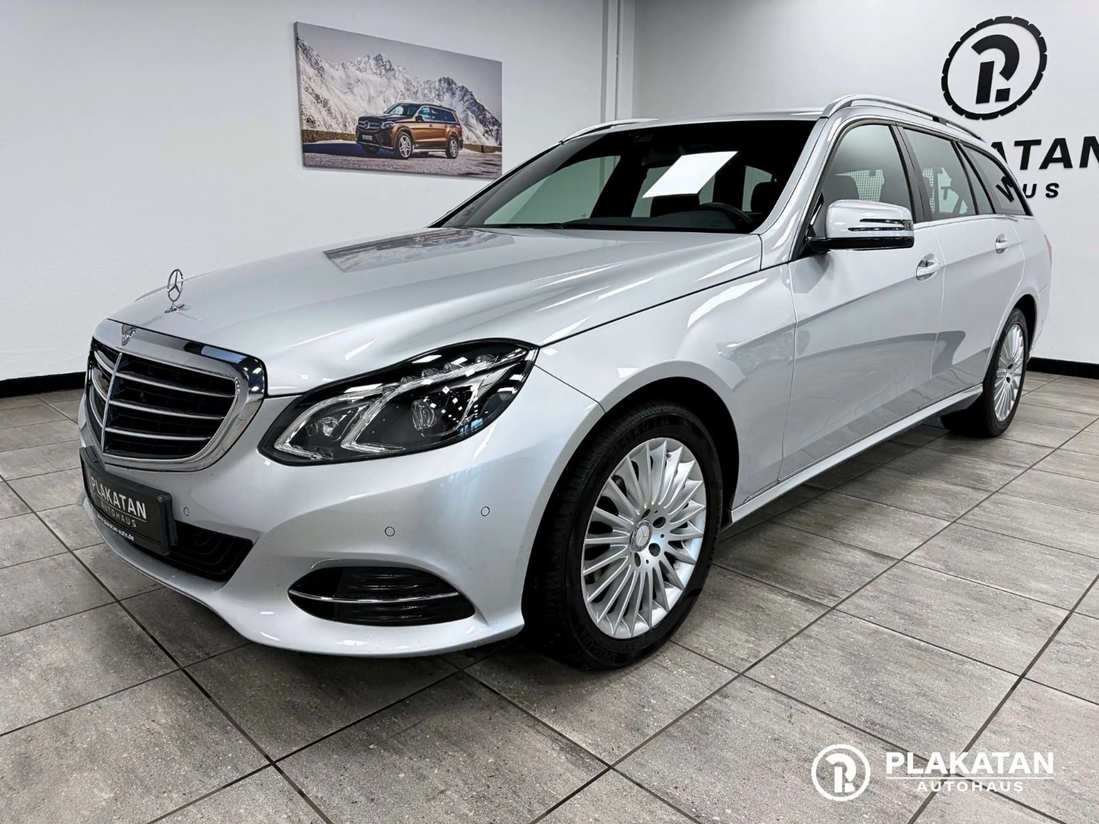 Mercedes-Benz E 220 CDI Distronic LED Navi AHK MB-Service