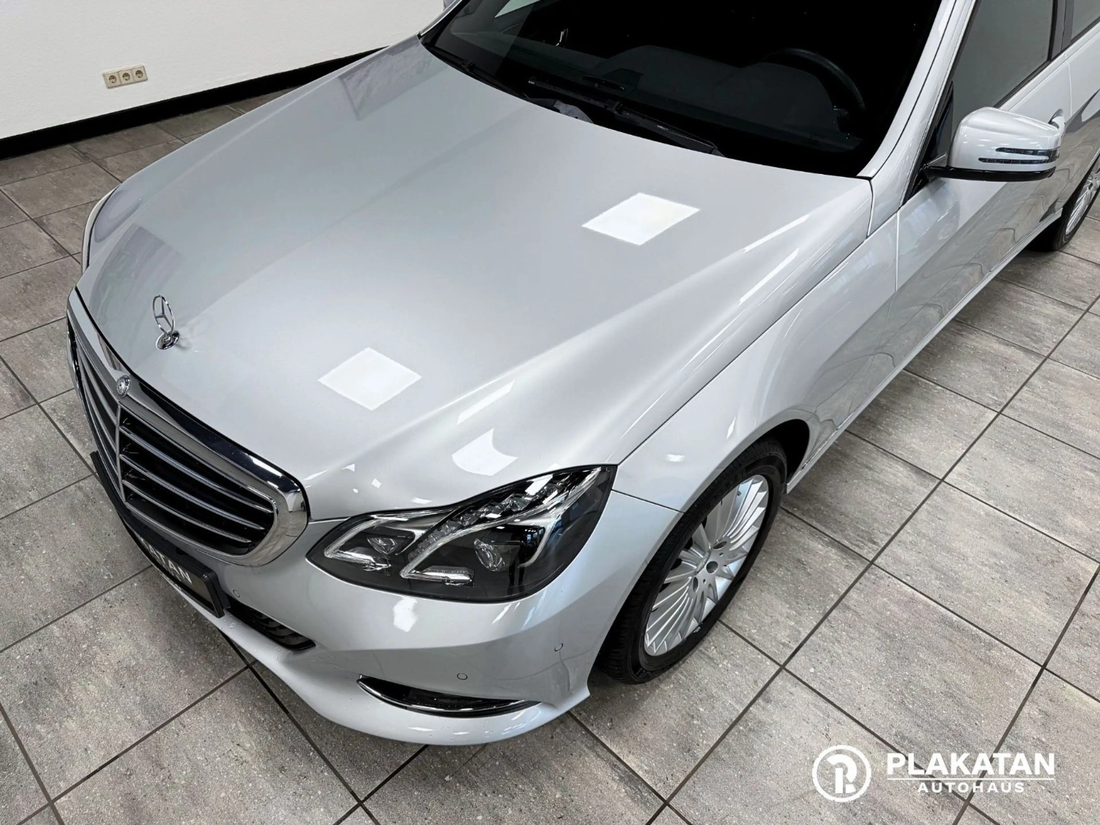 Mercedes-Benz E 220 CDI Distronic LED Navi AHK MB-Service — photo 9