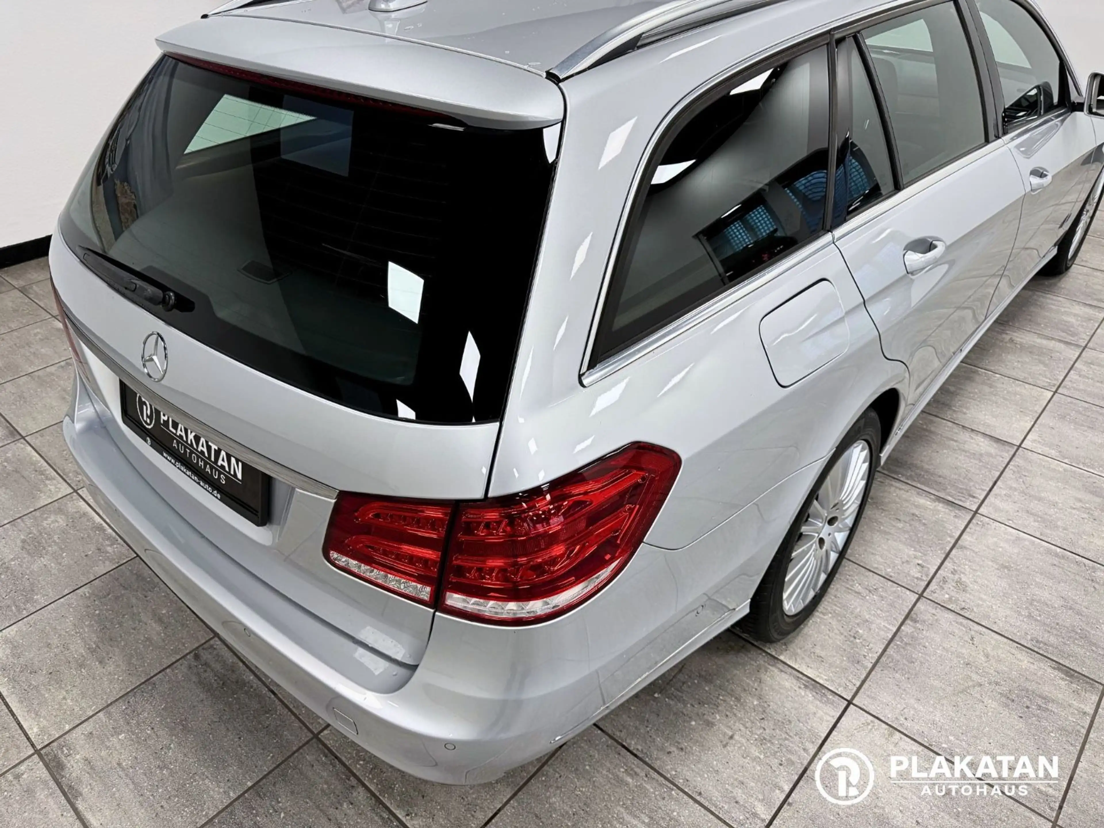 Mercedes-Benz E 220 CDI Distronic LED Navi AHK MB-Service — photo 10