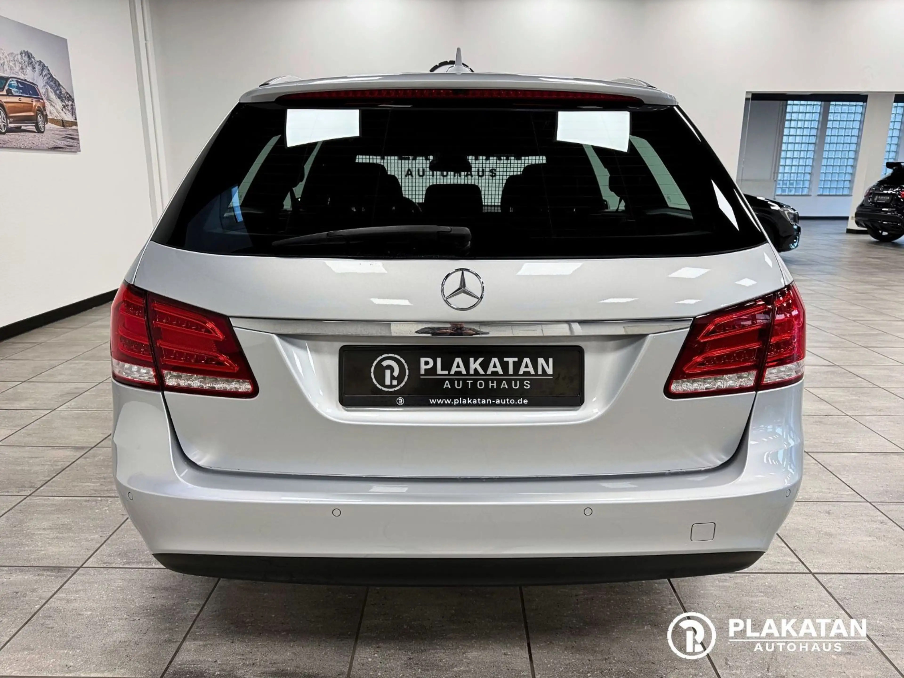 Mercedes-Benz E 220 CDI Distronic LED Navi AHK MB-Service — photo 6