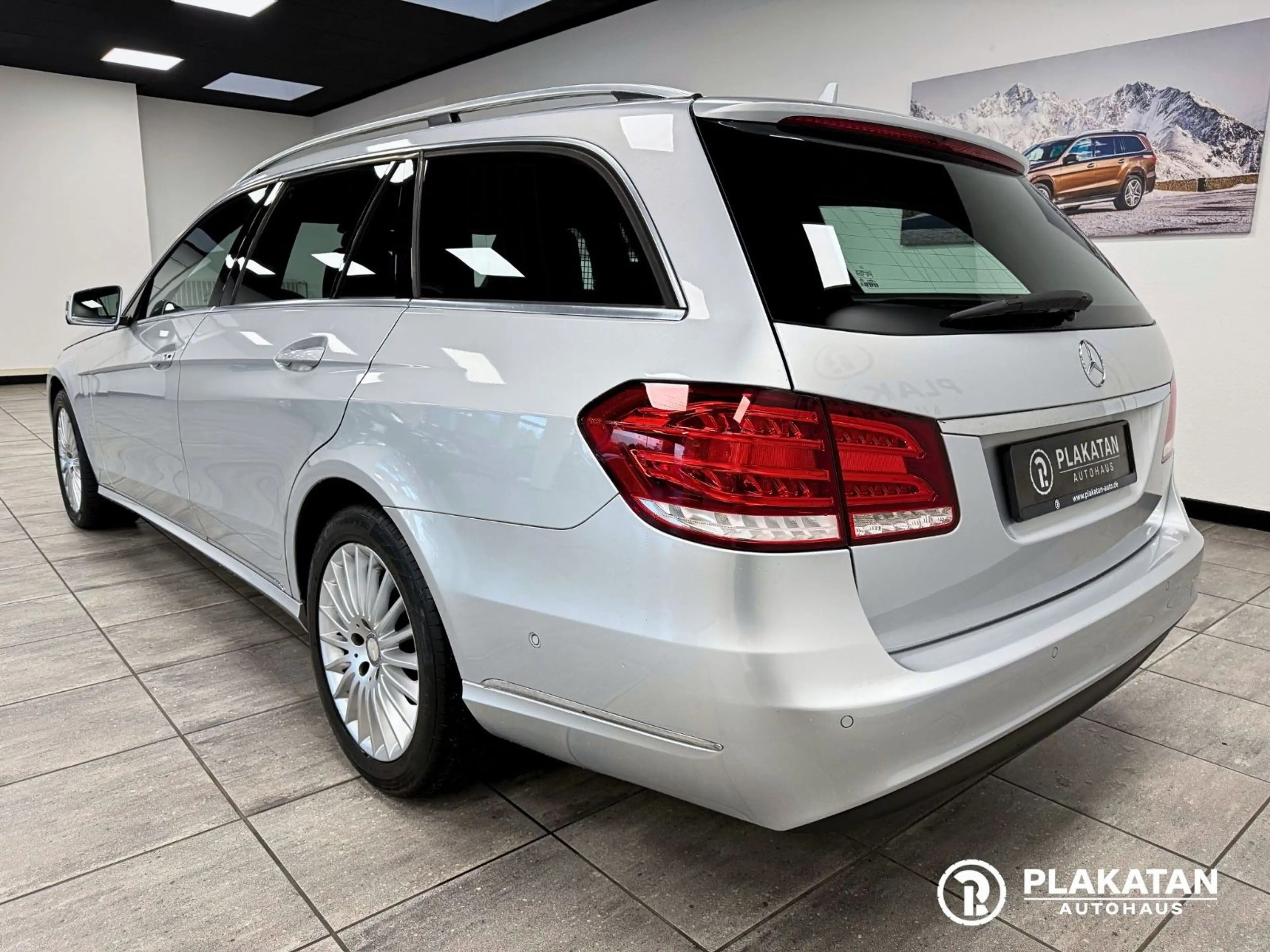 Mercedes-Benz E 220 CDI Distronic LED Navi AHK MB-Service — photo 7