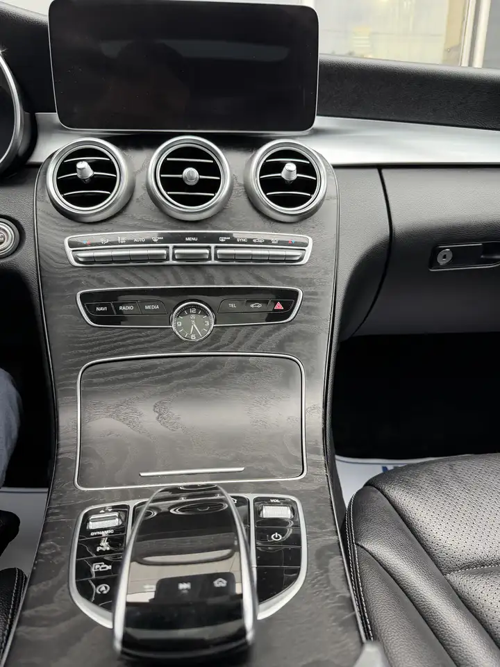 Mercedes-Benz C-Class снимка Mercedes-Benz C-Class