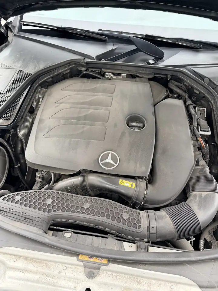 Mercedes-Benz C-Class снимка Mercedes-Benz C-Class